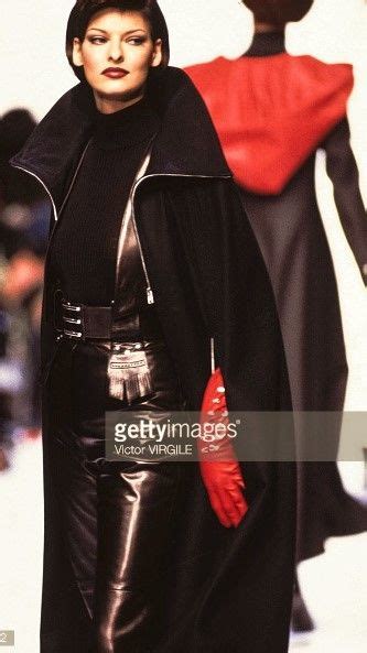 Linda Evangelista Claude Montana Fallwinter 1992 Fashion Runway