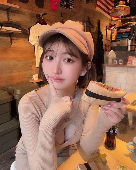 月城まゆさんのインスタグラム写真 月城まゆinstagram「撮影おわったから今日はたくさん食べちゃう日🐷💗💗💗 一緒にたべよ