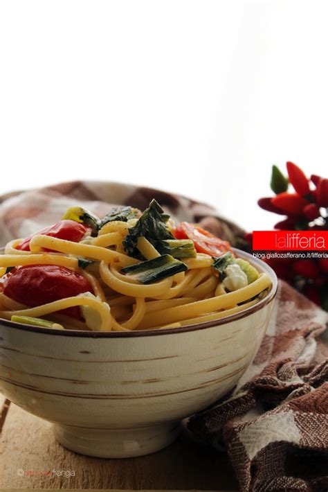 Per ogni ricetta, lista ingredienti, foto e preparazione. Pasta con cicoria e pomodorini Ricetta facile