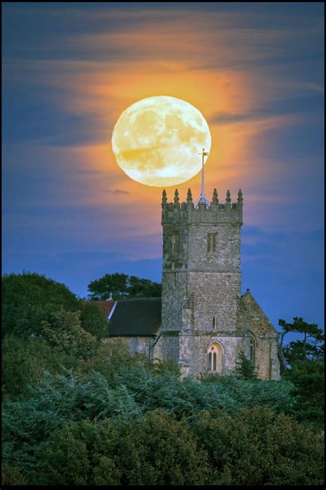 Harvest Moon Striking Photos Show Skies Lit Up Across The Uk As