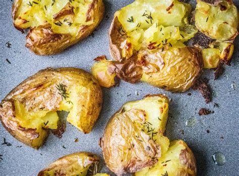 Perfecte Crispy Geplette Aardappelen Uit De Oven Met Vijf Aan Tafel