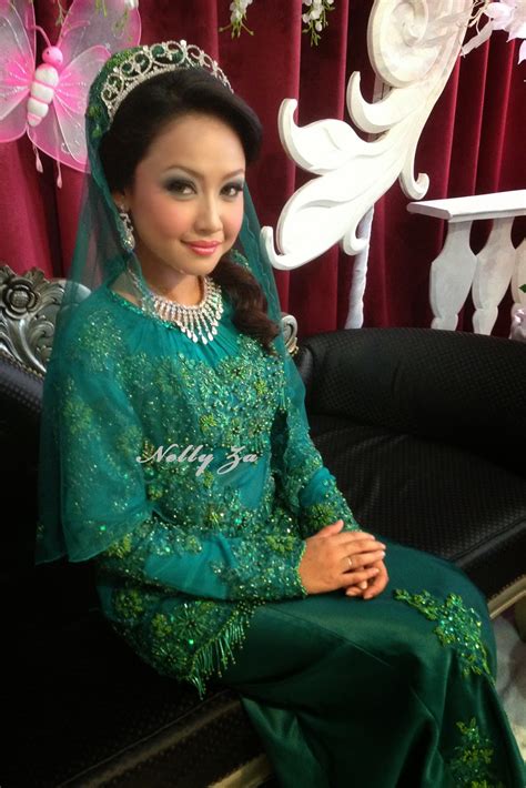 6 cara mengkombinasikan warna terbaik dalam hidupmu dari kombinasi warna analog ini kamu bisa menciptakan kesean. 21+ Baju Pengantin Songket Hijau Zamrud, Inspirasi Terkini!