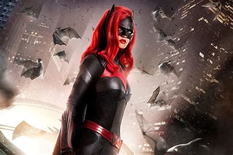 روبی رز از سریال Batwoman جدا شد؛ بازیگر بت وومن تغییر می کند زومجی