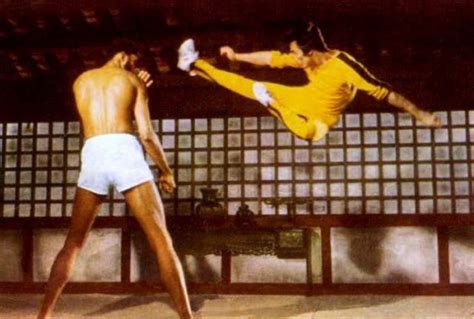 Bruce Lee fights an impossibly tall (and blind) Kareem Abdul-Jabbar in