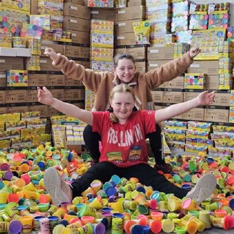 Tell Me Something Good 8 Year Old Donates 10000 Cans Of Play Dog To