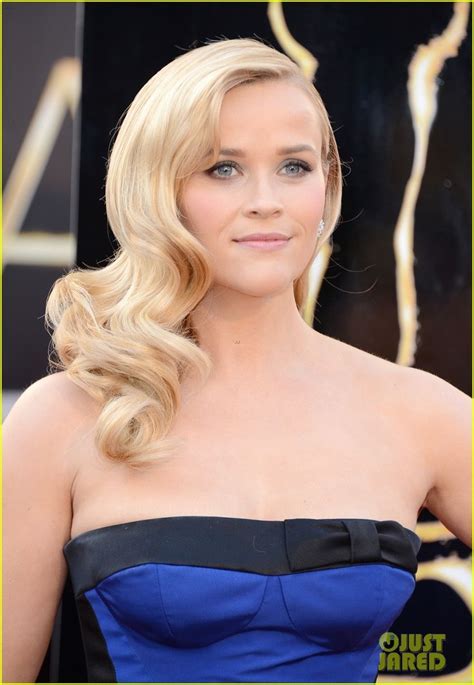 Reese Witherspoon Oscars Red Carpet Love The Old Hollywood Shape And Hair Long Hair