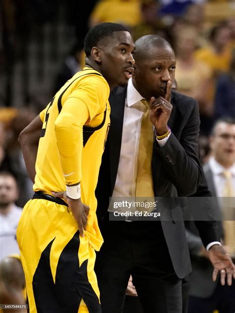 Head Coach Dennis Gates Of The Missouri Tigers Talks With Dmoi Hodge News Photo Getty Images