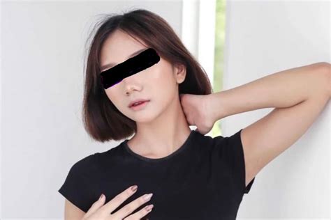 Netizen Ini Posting Sosok Wanita Kebaya Merah Ini Fotonya Herald ID