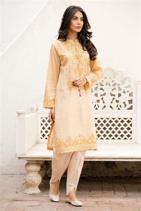 Latest Pakistani Dresses Designs 2018 For Girls Formal And Informal Outfits