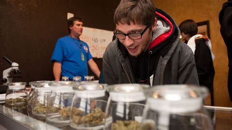 Usa Cannabis Légalisé Dans Le Colorado Un Début Selon Les Adeptes