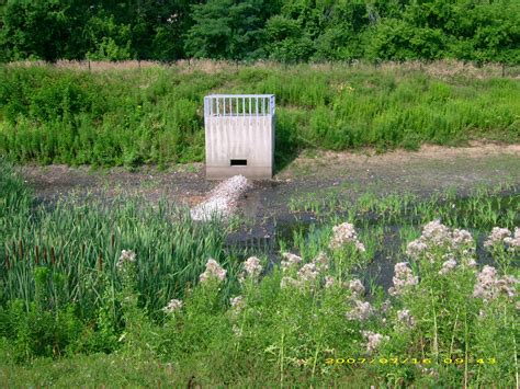 Stormwater 101 Detention And Retention Basins Sustainable Stormwater