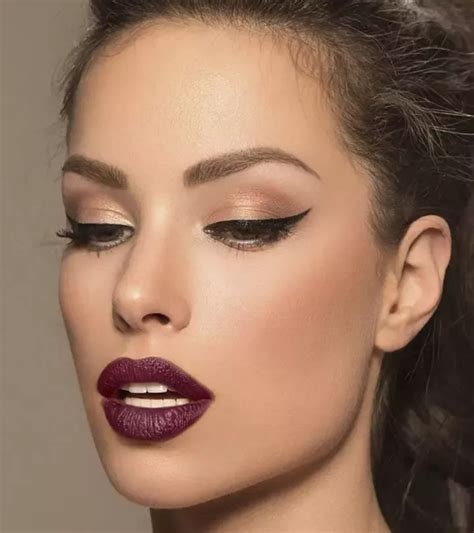 Makeup Tips To Make Small Eyes Look Bigger Using An Eyeliner Makeup