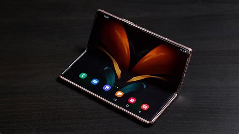 Released 2020, september 18 282g, 6.9mm thickness android 10, up to android 11, one ui 3.1 256gb/512gb. Galaxy Z Fold 2: le nouveau smartphone pliable de Samsung sera vendu 2020 euros