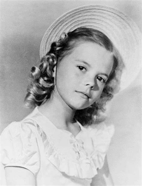 35 Rare And Adorable Photos Of Child Star Natalie Wood In The 1940s