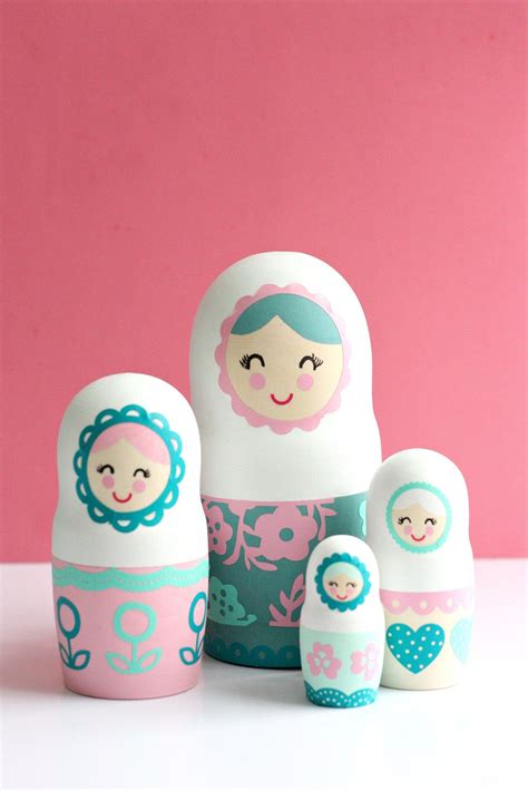 Makes These Diy Nesting Dolls With A Little Paint And Your Silhouette