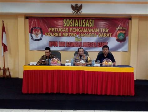 Wakapolres Metro Jakarta Barat Pimpin Sosialisasi Petugas Keamanan Tps