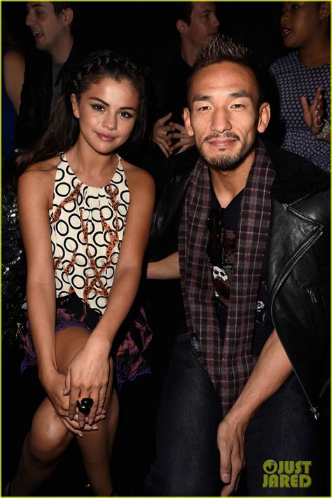 Selena Gomez Meets Up With Miranda Kerr At Louis Vuitton Show Photo