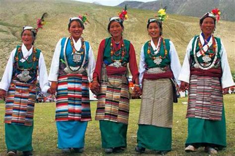 Photographs Of Sherpas In Traditional Dress Vlr Eng Br