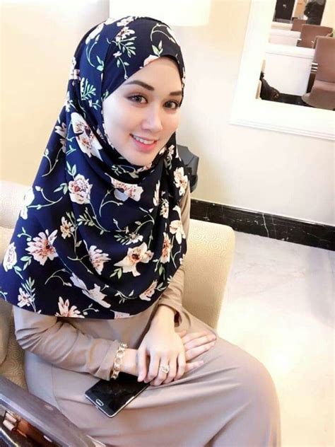 Pin Oleh Binsalam Di Hijab Cantik Di 2020 Gaya Hijab Selebriti