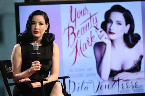 From A Lingerie Saleswoman To The Queen Of Burlesque The Story Of Dita Von Teese Pikabu Monster
