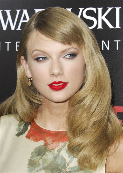 Taylor Swift Plastic Surgery The Before And After Photos Of Her Tell