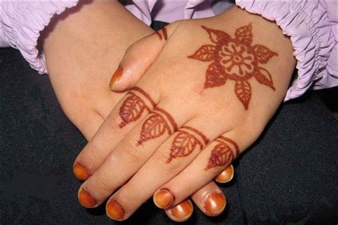 2 simple kids henna mehndi design. 9 Smashing & Simple Mehndi Designs For Kids
