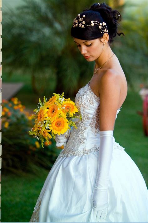Beautiful Bride With Bouquet Free Photo Download Freeimages