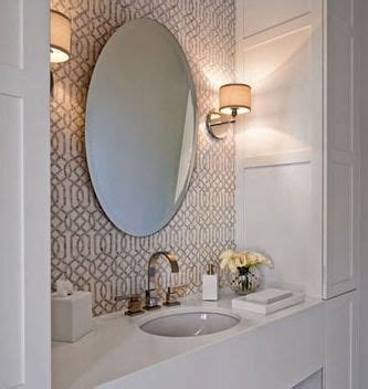 wallpaper behind mirror in powder room | Lindos banheiros, Inspiração