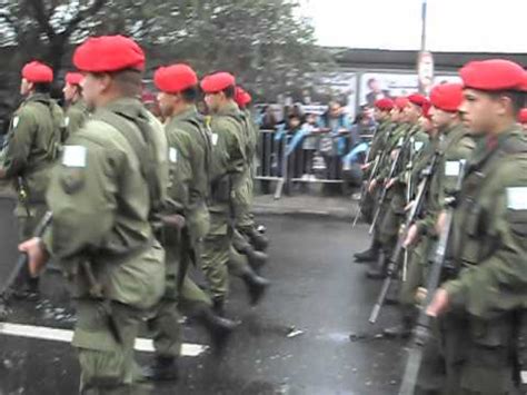 6 7 paralelamente hubo manifestaciones contra mauricio macri mientras se realizaba el desfile del bicentenario en la avenida mate de luna. Desfile militar tropas de ejercito 25 de mayo 2015 - YouTube