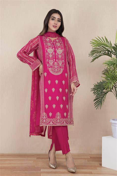 Latest Women Best Winter Dresses Designs Collection 2021 Pakistani
