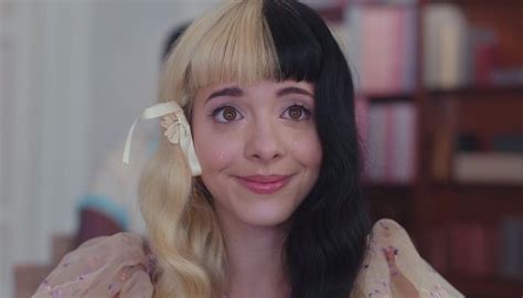 Isabel guillen, hair stylist from barrett's braids, shows us how to get the perfect summer braids. Melanie Martinez heads back to school in pastel alt-pop ...