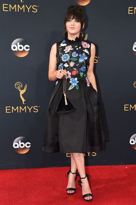 Are Maisie Williams Bangs At The 2016 Emmys Real Her Fringe Is