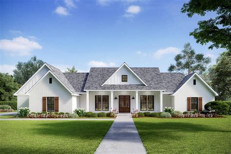 Exclusive Modern Farmhouse With Split Beds And Ample Outdoor Living