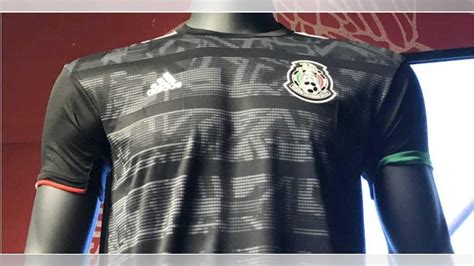3 además existen otros equipos que son seleccionados mexicanos de fútbol, entre los que destacan la olímpica. La Selección Mexicana de Futbol presenta su nuevo uniforme ...