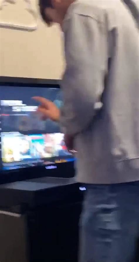 Guy Pranks Friend Into Thinking Television Is Touchscreen While Operating It With Remote Jukin