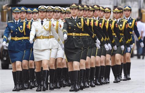 制服美女が行進 中国の女性儀仗兵 サッと見ニュース 産経フォト