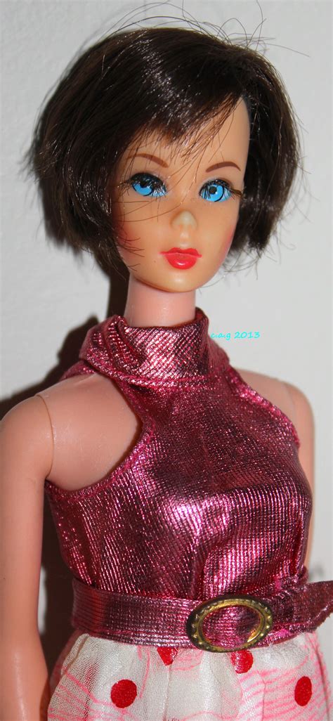 Brunette Hair Fair Barbie In Glo Go Vintage Barbie Vintage Dolls S Dolls Hair Fair