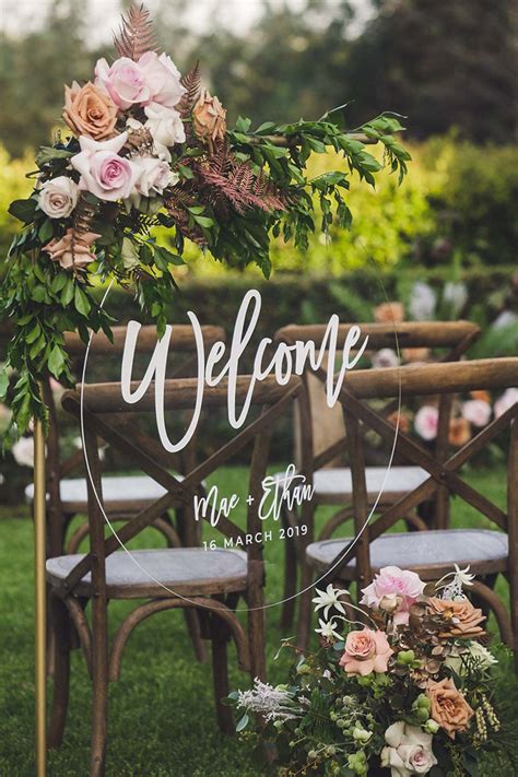 30 Creative Lucite Acrylic Wedding Signs For 2021 Trends