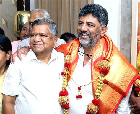 Karnataka Deputy Chief Minister Dk Shivakumar Meets Party Leader Jagadish Shettar