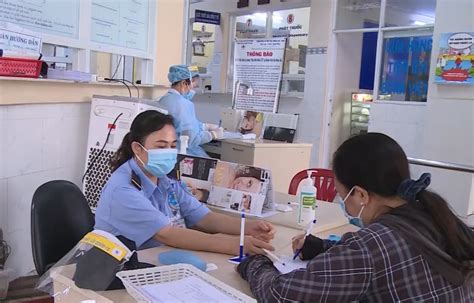 Để khai báo y tế toàn dân trực tuyến bạn có thể làm trên điện thoại qua app ncovi, máy tính, thông qua zalo, ứng dụng vietnam health declaration hoặc trực tiếp trên tokhaiyte theo hướng dẫn cách khai báo y tế trên zalo điện thoại. Người đến TP.HCM từ vùng dịch được giám sát y tế ra sao ...