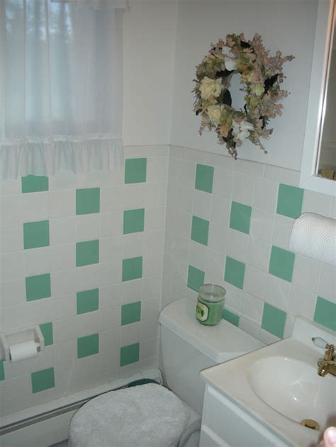 Can't imagine painting your entire bathroom this dark? Painting bathroom tile vs. replacing.....