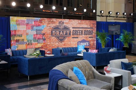 Nfl Draft News Will Levis Is One Of Four Players Left In Green Room Following First Round