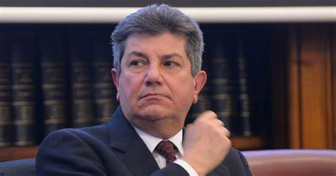 L'ex direttore dell'Espresso Luigi Vicinanza è il nuovo sindaco di ...