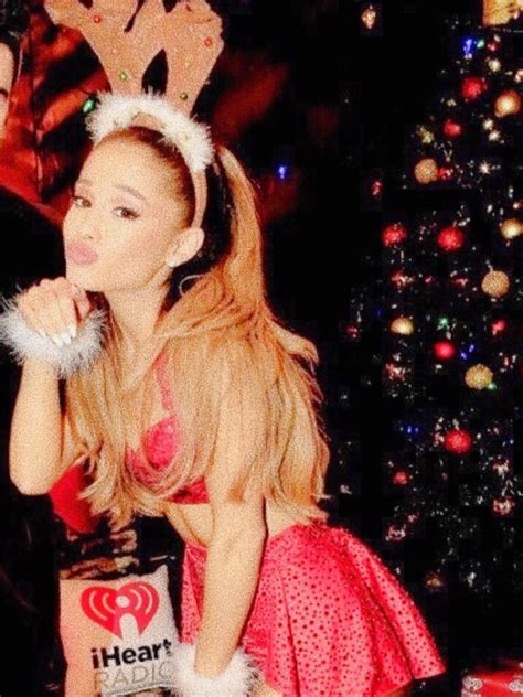 Christmas Ariana Grande Cute Wallpapers Wallpaper Cave