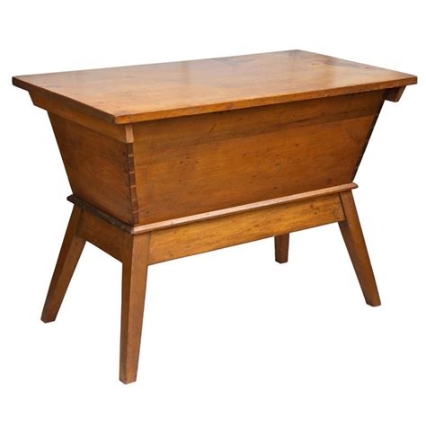 For a coordinating piece, see. Pennsylvania Dough Box Table at 1stdibs