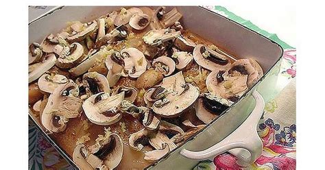 In the same saucepan, mix together the campbell's cream of mushroom soup, milk/water and gruyere cheese. 10 Best Ground Beef Noodle Casserole Mushroom Soup Recipes | Yummly