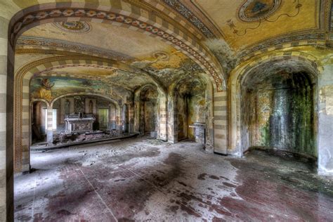 31 Haunting Images Of Abandoned Places That Will Give You