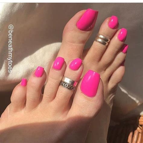 pretty feet with hot pink polish feet nails pretty toe nails pink pedicure