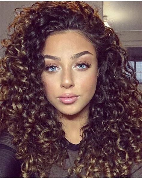 45 Elegant Naturally Curly Hair For Beautiful Women Hairstyles 2019 Women Beauty Blog Curly