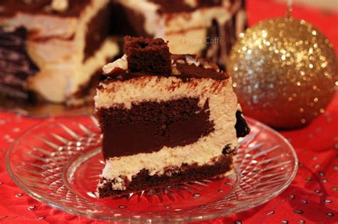 250 ml di latte intero, 250 ml di panna liquida fredda, 3 tuorli d'uovo, 3 fogli di gelatina, 110 g di zucchero,100 g di cioccolato fondente. Torta Bavarese alla nocciola e cremoso al cioccolato ...